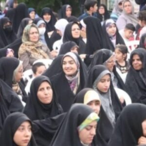 بررسی چالش‌های زنان در جامعه معاصر