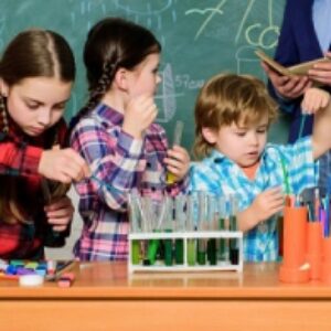 پاورپوینت کامل و جامع با عنوان بررسی خصوصيات و ويژگی های رشدی (Growth) دانش‌ آموزان (Students)‌ در 24 اسلاید