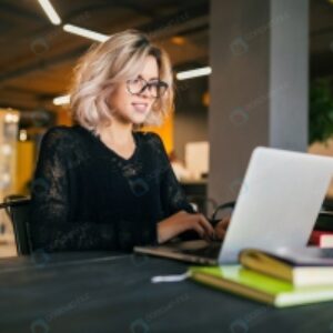 عکس استوک باکیفیت از کلاس مجازی