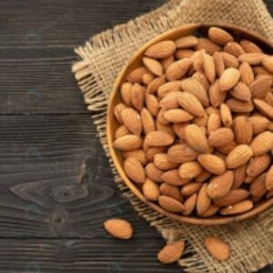 عکس استوک بادام داخل کاسه چوبی