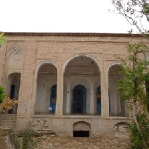 پاورپوینت مطالعه و شناخت خانه رستم فرخزاد کرمان