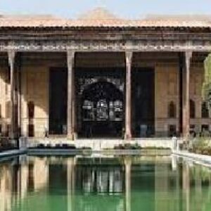 بررسی تطبیقی تزیینات در کاخ ها و مساجد دوره صفوی (نمونه موردی کاخ چهلستون و مسجد امام)
