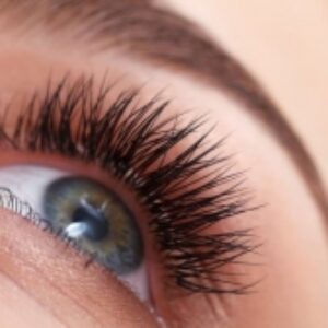 راز مژه‌هایی بلند پرپشت و چشم‌نواز راهنمای جامع تقویت مژه از طبیعت تا علم